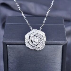 Elegant Silver Flower Pendant Necklace